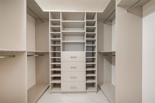 Building Photo - 700 NE 24th St