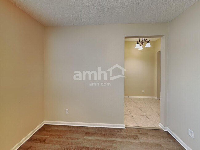 Building Photo - 500 Glendale Ln