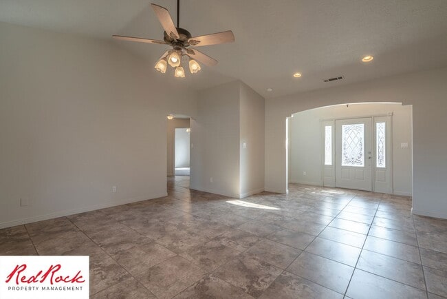 Building Photo - Spacious 3 Bedroom Single-Level Home in Bloomington Hills