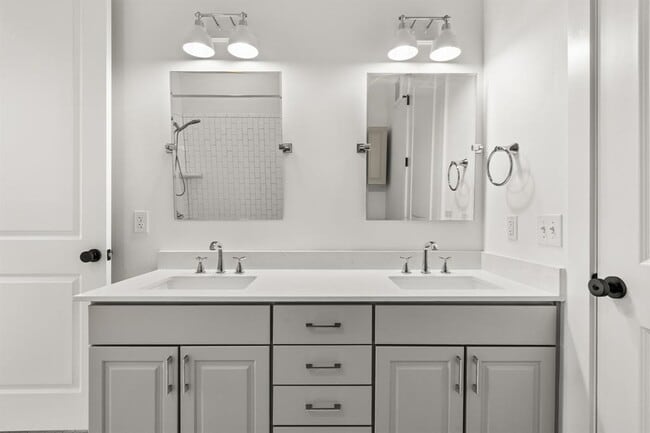 Building Photo - 4704 Sunset Trail