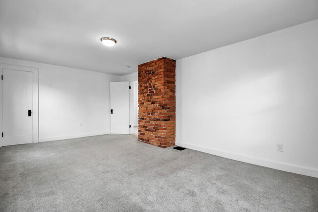 Building Photo - 587 S Ogden Ave