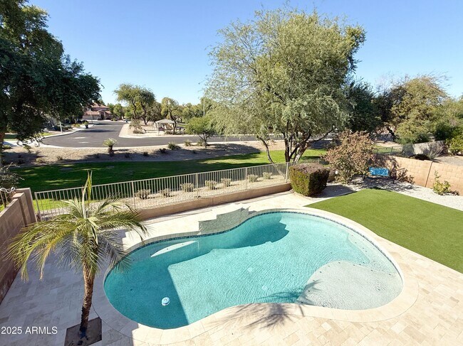 Building Photo - 1432 S Apache Dr