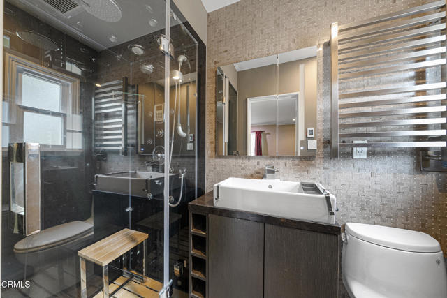 Building Photo - 208 Champion Pl