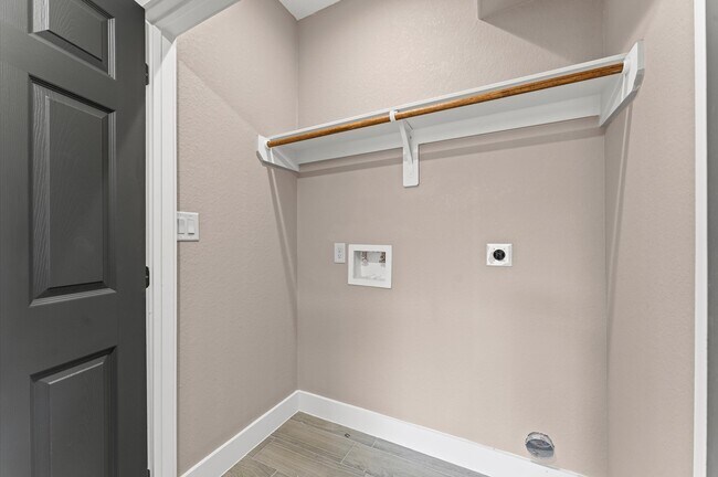 Building Photo - 8135 Woodward St