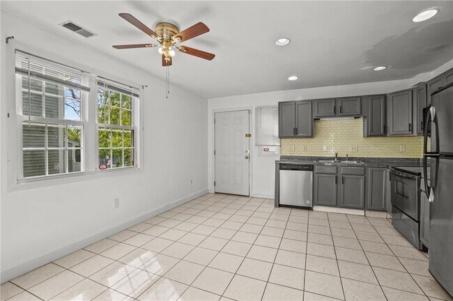 Building Photo - 44 Ridgeway Ave
