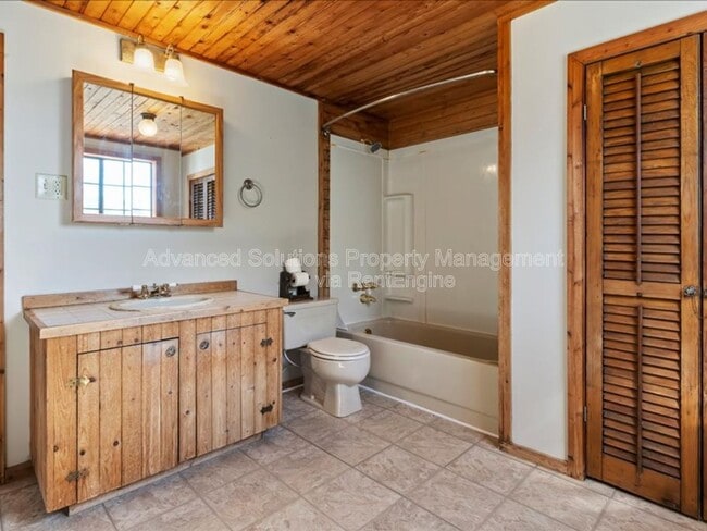 Building Photo - 1120 E 600 S