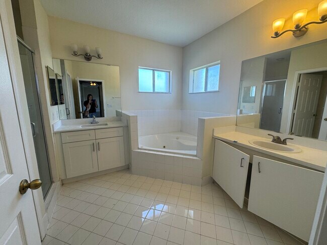 Building Photo - 9508 SW 221st Ln