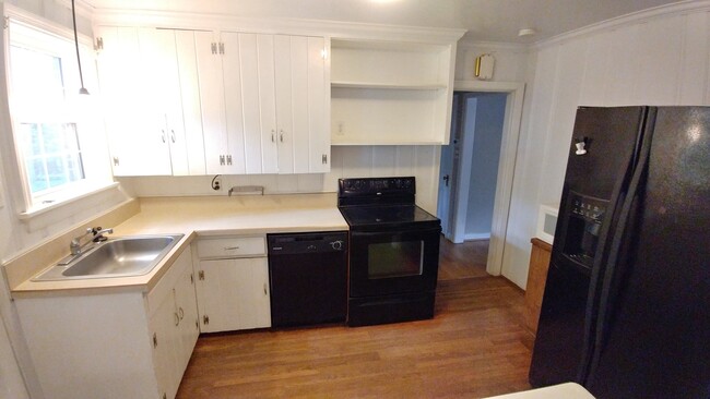 Building Photo - 3 BR / 2 BA Outdoor lovers dream! Near For...