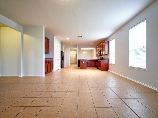 Building Photo - 1426 S Maple Dr