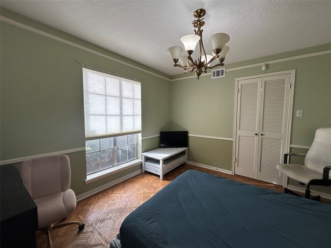 Building Photo - 17718 Surreywest Ln