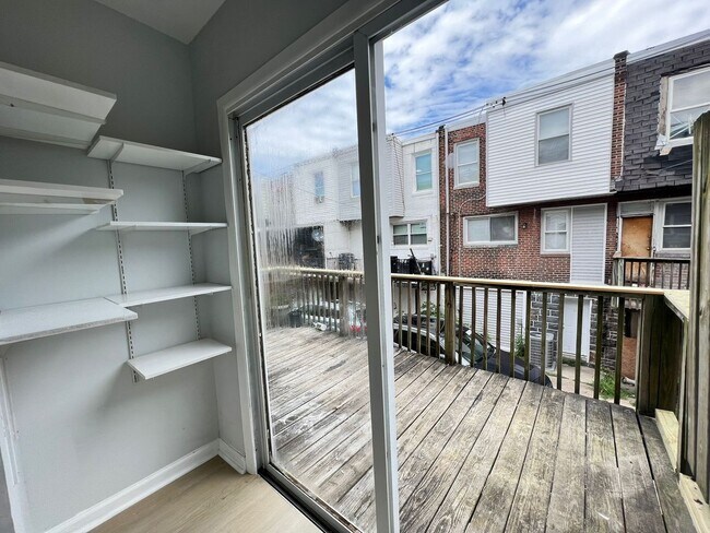 Building Photo - Beautiful & spacious 3b/1.5b home