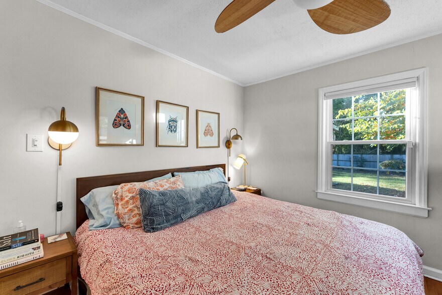 Building Photo - 2106 Tudor Plz