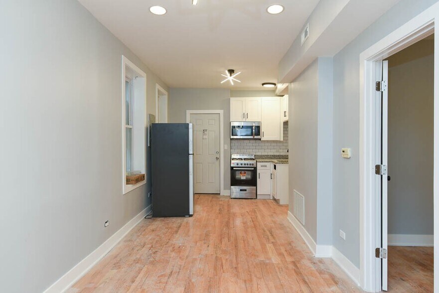Building Photo - 1624 W Beach Ave