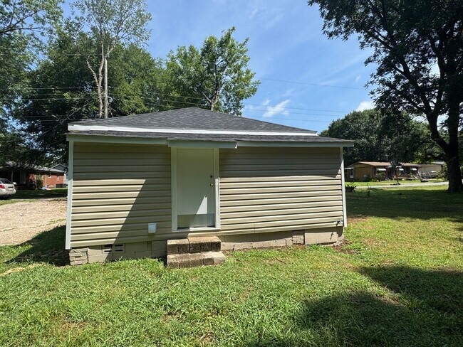 Building Photo - Move-in Ready!