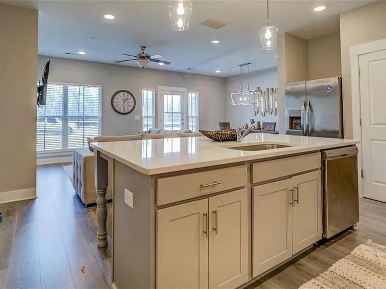 Building Photo - 1840 Eastmore Ave