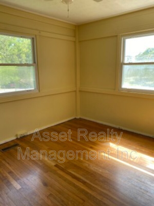 Building Photo - 150 Outer Dr