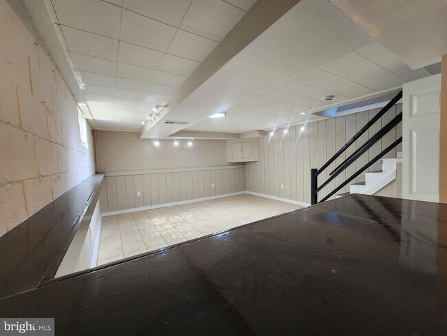 Building Photo - 1925 Ewald Ave