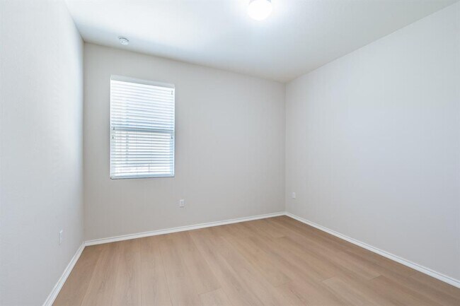 Building Photo - 1918 Tasmanian Tiger Trace