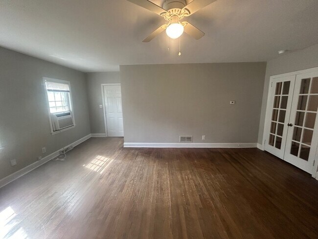 Building Photo - 1717 Kennedy Dr