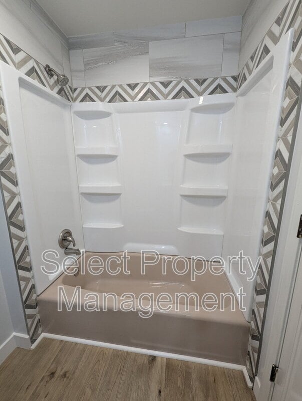 Building Photo - 3211 Jonquil Dr