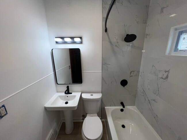 Building Photo - 4091 E 56th St