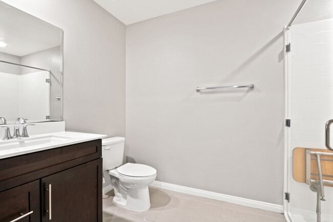 Building Photo - Gorgeous Tri-Level Townhome with Attached ...