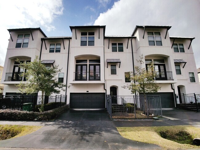 Building Photo - 2311 Arabelle St