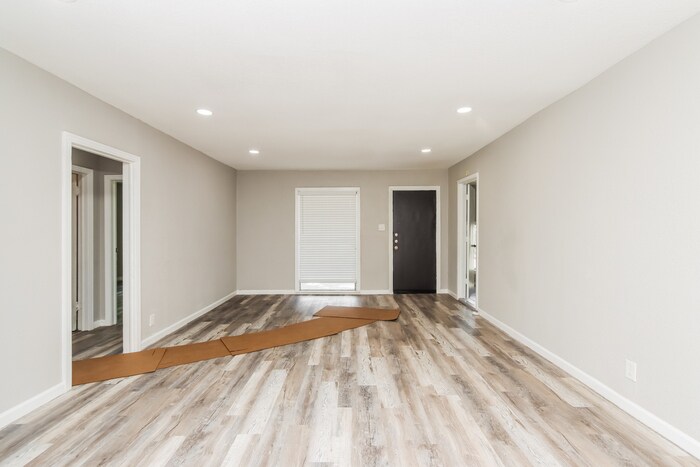 Building Photo - 2628 S Marsalis Ave