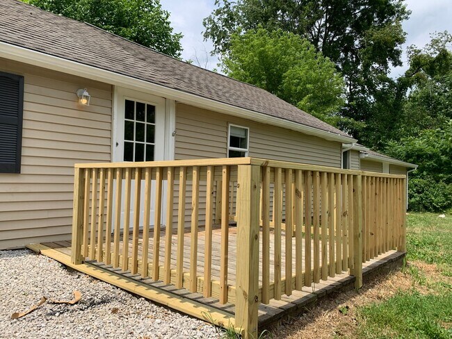 Building Photo - Madison Ranch