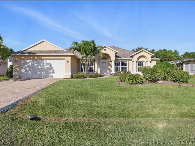 Building Photo - 2473 SE Sidonia St