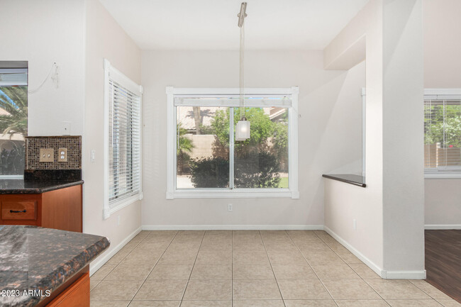 Building Photo - 1638 E Glenhaven Dr