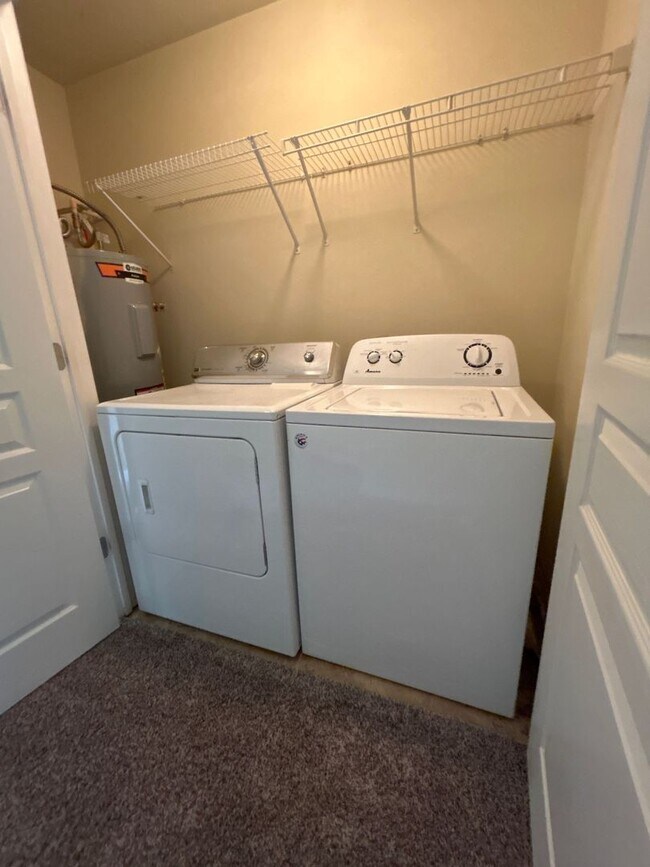 Building Photo - Spacious 3-Bedroom Townhome for Rent – $720 per Bedroom!