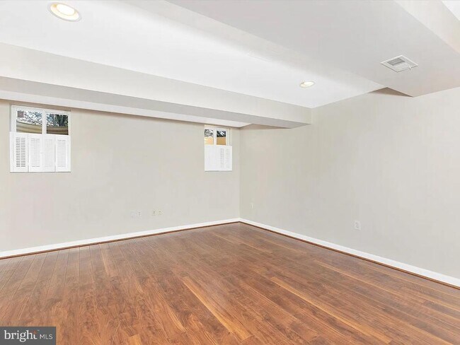 Building Photo - 1713 Dearbought Dr