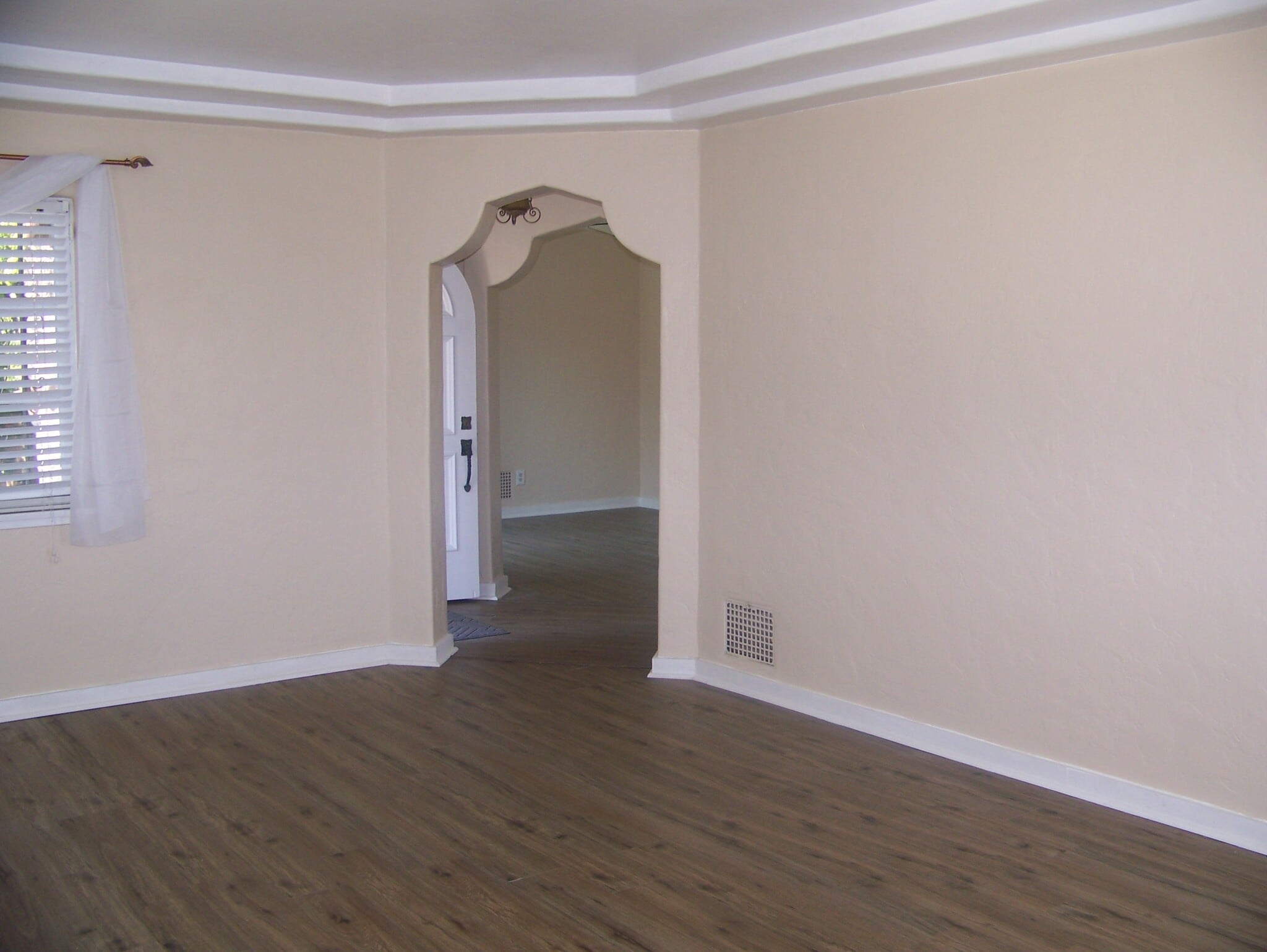 Building Photo - 2500 S Bronson Ave