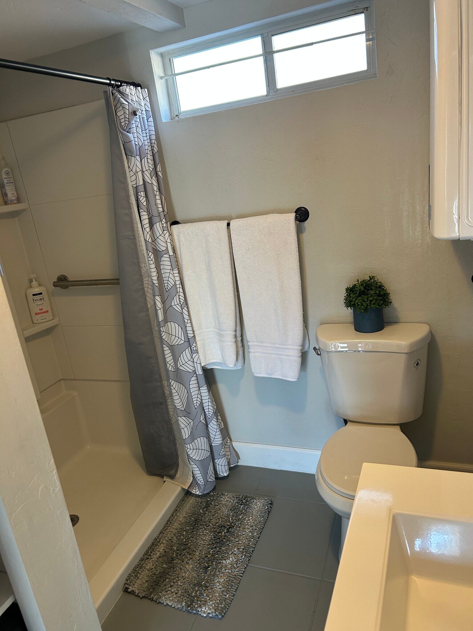 Building Photo - 114 Brush St