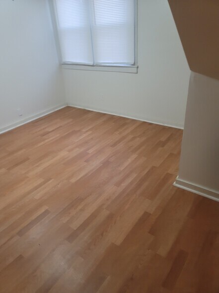 Building Photo - 5118 S Hermitage Ave