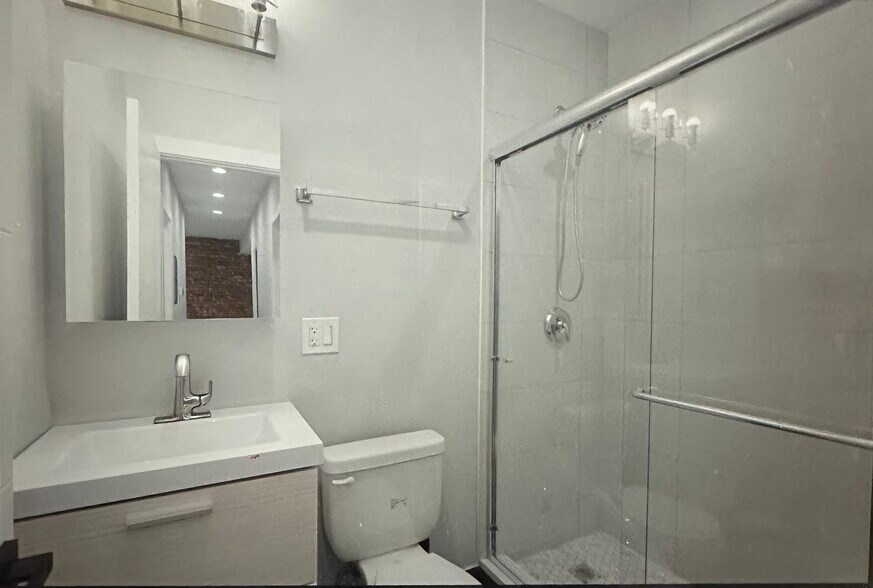 Building Photo - 1551 W Juneway Ter