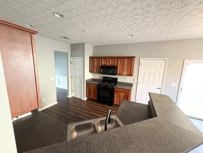 Building Photo - 406 Pepperbush Bend