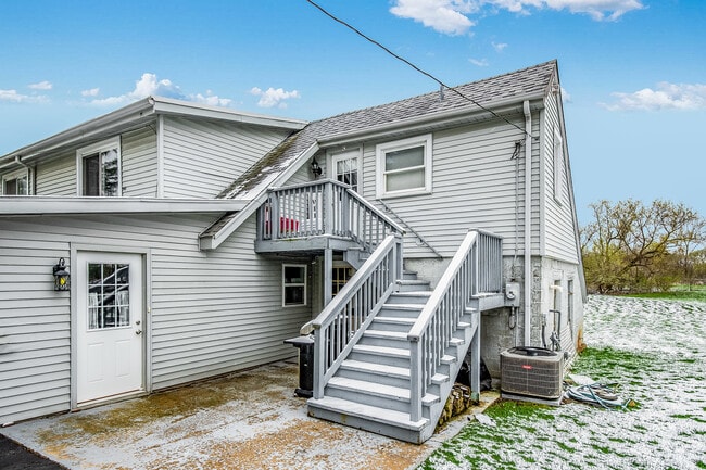 Building Photo - 300 Pauline Ave