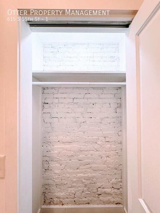 Building Photo - 615 S 55th St