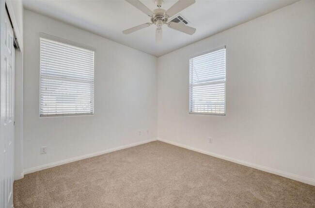 Building Photo - BEAUTIFUL 4 BEDROOM HOME IN GUARD GATED COMMUNITY!