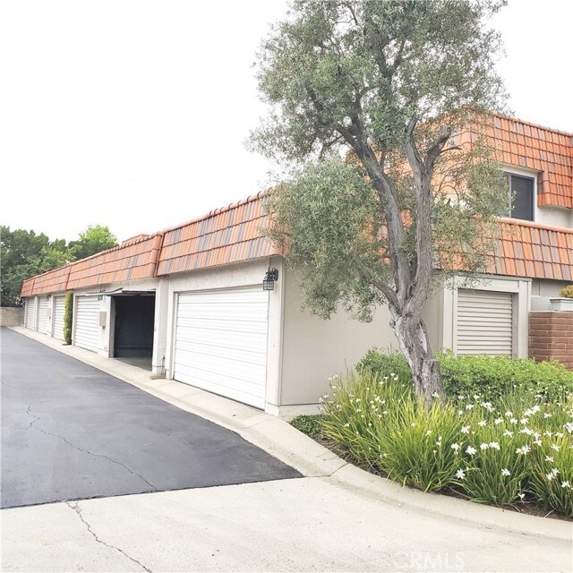 Building Photo - 28025 Ridgecove Ct N
