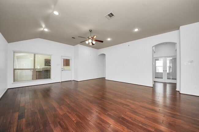 Building Photo - 13918 Goodridge Dr