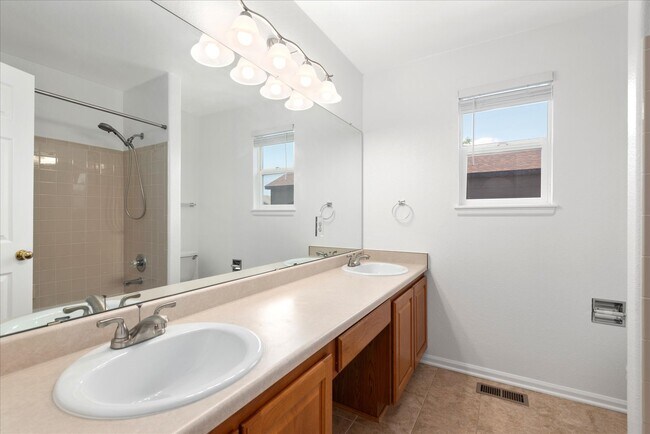 Building Photo - 9320 Cove Creek Dr
