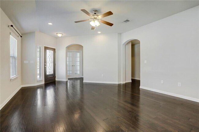 Building Photo - 5151 Scenic Lake Dr