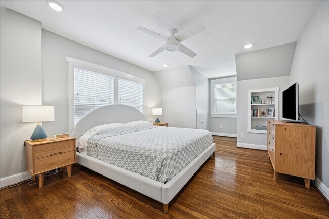 Building Photo - 2420 Nottingham St