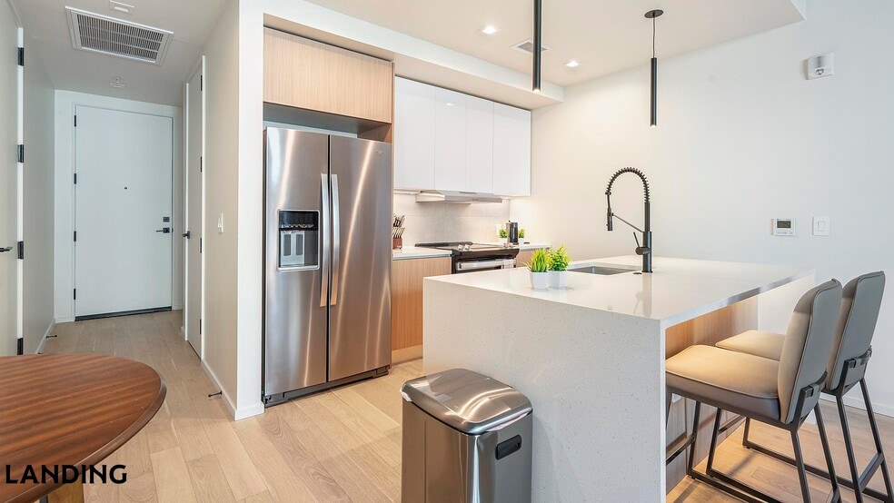 Building Photo - 143 E Commerce St