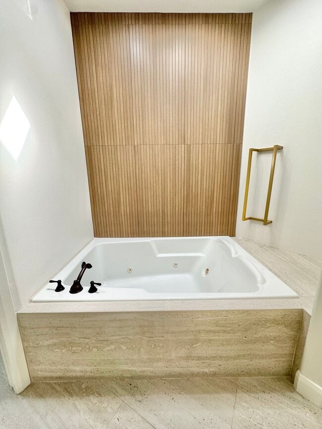 Building Photo - Beautiful 3-bed 2 bath Home! VIEWS VIEWS V...