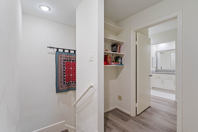 Building Photo - 1928 Augusta Dr