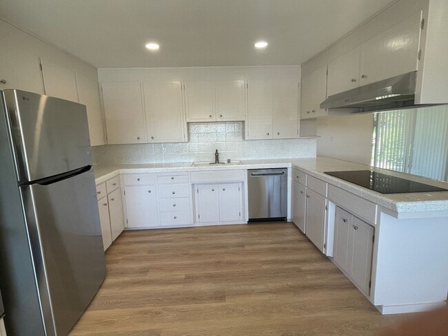 Building Photo - Beautifully Remodeled 3BR/2BA Home with Modern Finishes